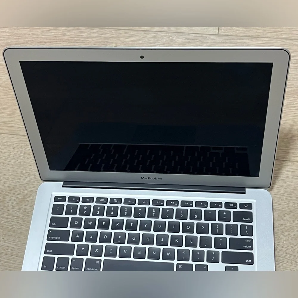 Apple MacBook Air (13-inch, Early 2015) - Silver